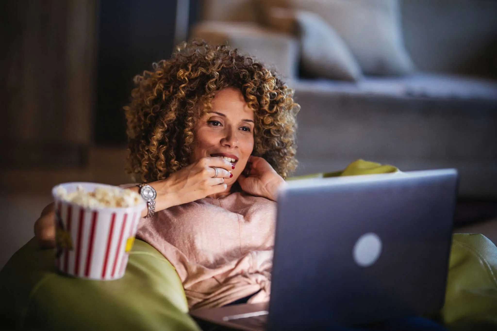Film à la demande lancé sur une tablette